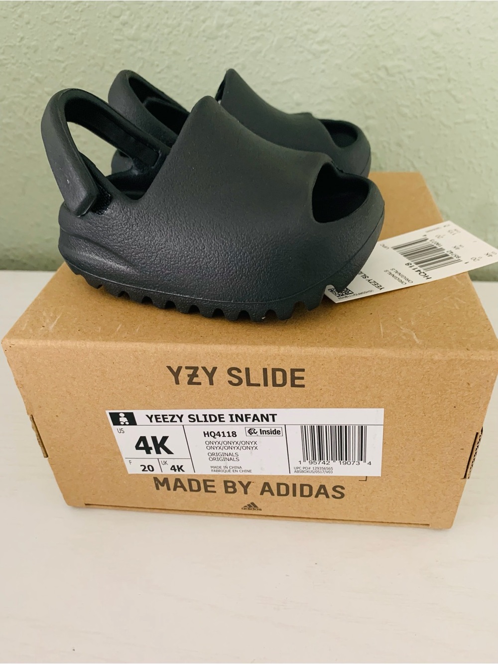 adidas YZY Slide Infant Sandals in Onyx Black 4K